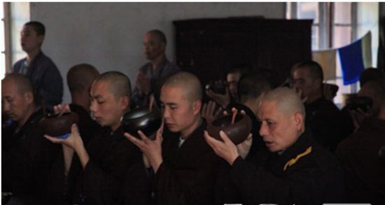 在佛教寺院斋堂吃饭有哪些规矩 在佛教寺院斋堂吃饭有哪些规矩
