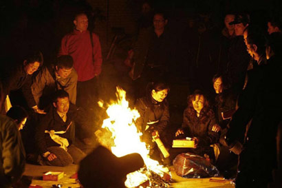 道坚法师：如法供养虔诚礼佛 寺院不可以烧纸钱 